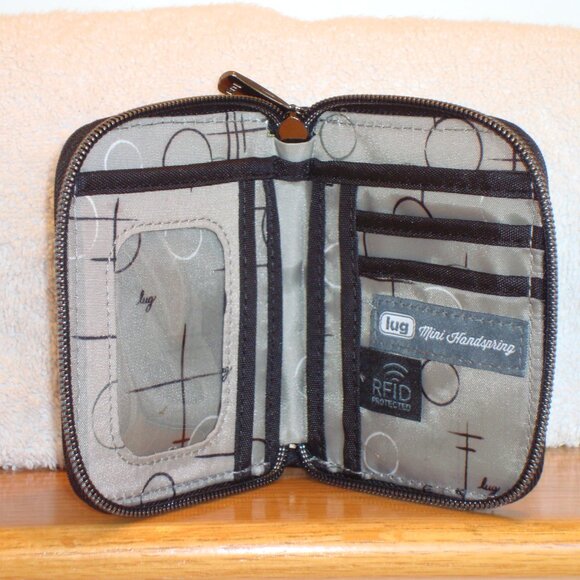 Lug Mini Handspring RFID Blocking Women's Wallet Quilted Travel – Black NWOT! - Picture 3 of 5